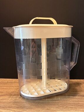 Pampered Chef Quick Stir Family Size 1-Gallon/4-Quart Checkerboard Pitcher